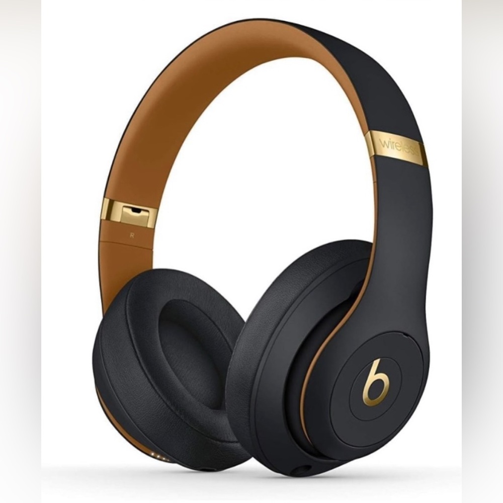 Beats Studio3 Wireless Noise
Cancelling Over-Ear
Headphones Midnight Black.